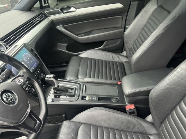 Білий Фольксваген Пассат Варіант, об'ємом двигуна 1.6 л та пробігом 216 тис. км за 13700 $, фото 20 на Automoto.ua