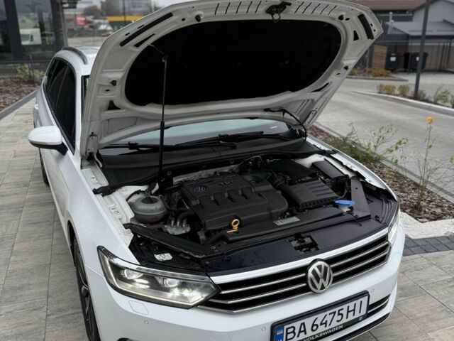 Белый Фольксваген Пассат Вариант, объемом двигателя 2 л и пробегом 256 тыс. км за 14999 $, фото 23 на Automoto.ua