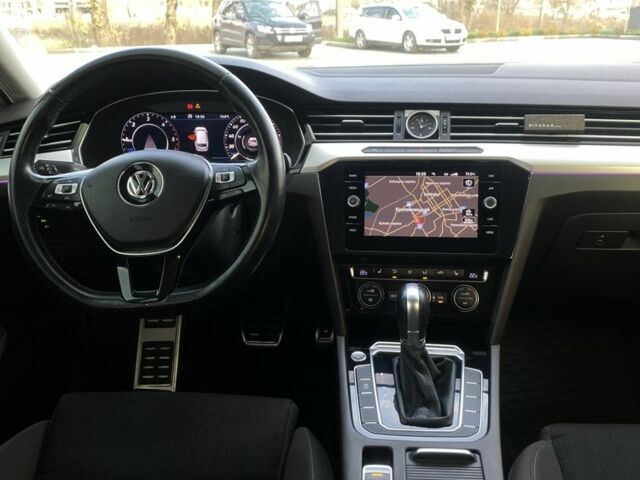 Белый Фольксваген Пассат Вариант, объемом двигателя 2 л и пробегом 245 тыс. км за 15900 $, фото 5 на Automoto.ua