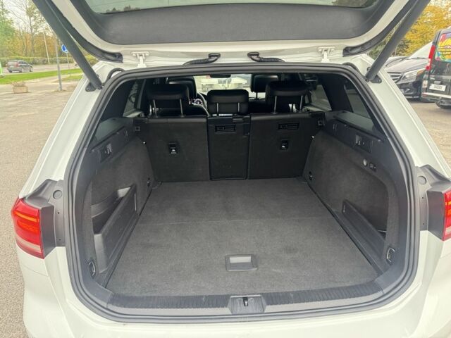 Білий Фольксваген Пассат Варіант, об'ємом двигуна 1.6 л та пробігом 216 тис. км за 13700 $, фото 16 на Automoto.ua