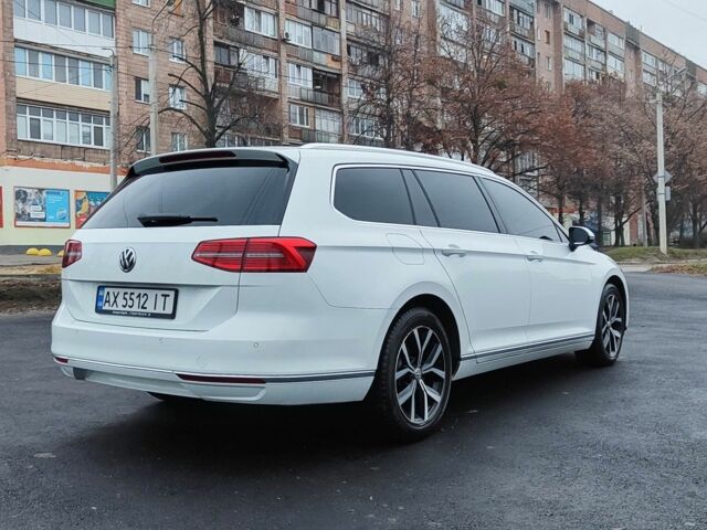 Білий Фольксваген Пассат Варіант, об'ємом двигуна 2 л та пробігом 252 тис. км за 16500 $, фото 2 на Automoto.ua
