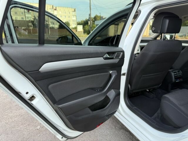 Білий Фольксваген Пассат Варіант, об'ємом двигуна 2 л та пробігом 330 тис. км за 11099 $, фото 15 на Automoto.ua