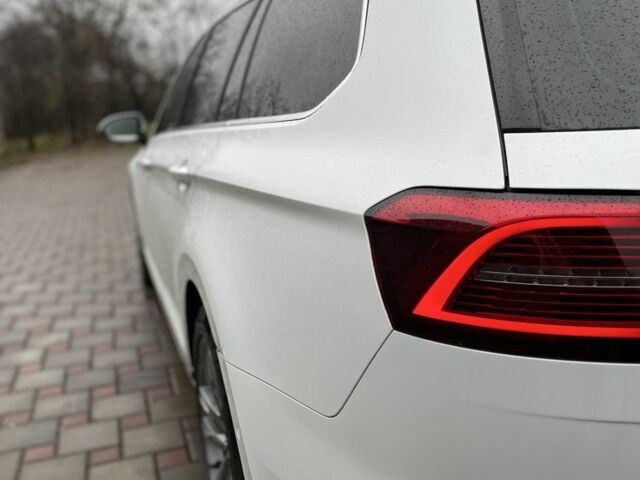 Белый Фольксваген Пассат Вариант, объемом двигателя 2 л и пробегом 275 тыс. км за 16000 $, фото 5 на Automoto.ua