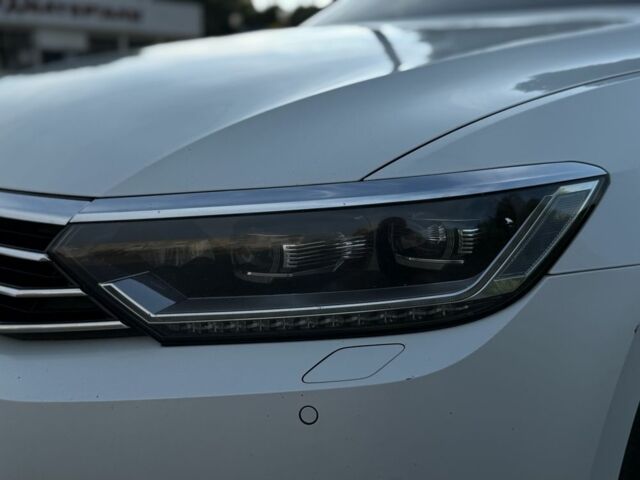 Білий Фольксваген Пассат Варіант, об'ємом двигуна 2 л та пробігом 330 тис. км за 11099 $, фото 9 на Automoto.ua