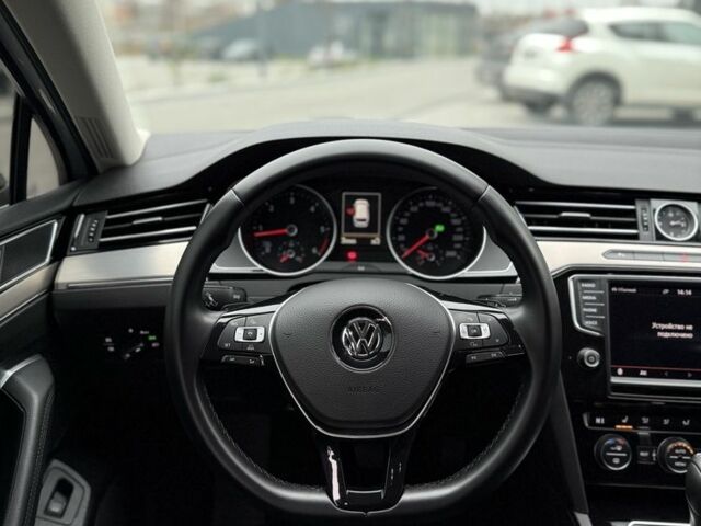 Белый Фольксваген Пассат Вариант, объемом двигателя 2 л и пробегом 256 тыс. км за 14999 $, фото 17 на Automoto.ua