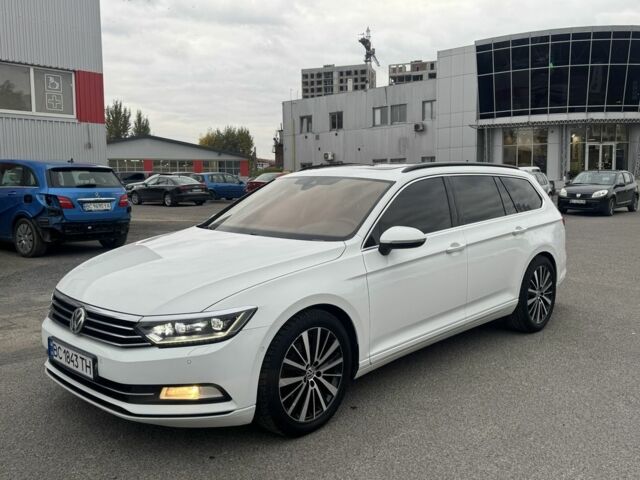 Білий Фольксваген Пассат Варіант, об'ємом двигуна 1.6 л та пробігом 216 тис. км за 13700 $, фото 1 на Automoto.ua