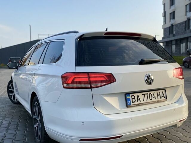 Белый Фольксваген Пассат Вариант, объемом двигателя 2 л и пробегом 245 тыс. км за 15900 $, фото 3 на Automoto.ua