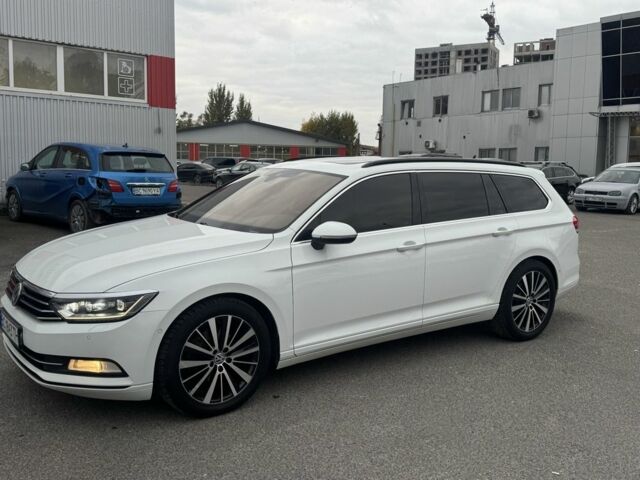 Білий Фольксваген Пассат Варіант, об'ємом двигуна 1.6 л та пробігом 216 тис. км за 13700 $, фото 2 на Automoto.ua