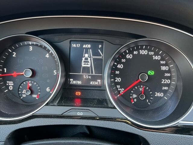 Белый Фольксваген Пассат Вариант, объемом двигателя 1.6 л и пробегом 235 тыс. км за 15777 $, фото 7 на Automoto.ua