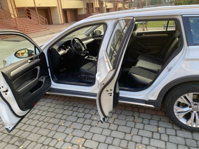 Білий Фольксваген Пассат Варіант, об'ємом двигуна 2 л та пробігом 250 тис. км за 16950 $, фото 3 на Automoto.ua