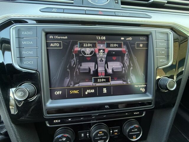 Білий Фольксваген Пассат Варіант, об'ємом двигуна 2 л та пробігом 195 тис. км за 16750 $, фото 12 на Automoto.ua