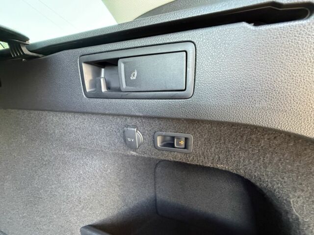 Білий Фольксваген Пассат Варіант, об'ємом двигуна 2 л та пробігом 195 тис. км за 16750 $, фото 9 на Automoto.ua