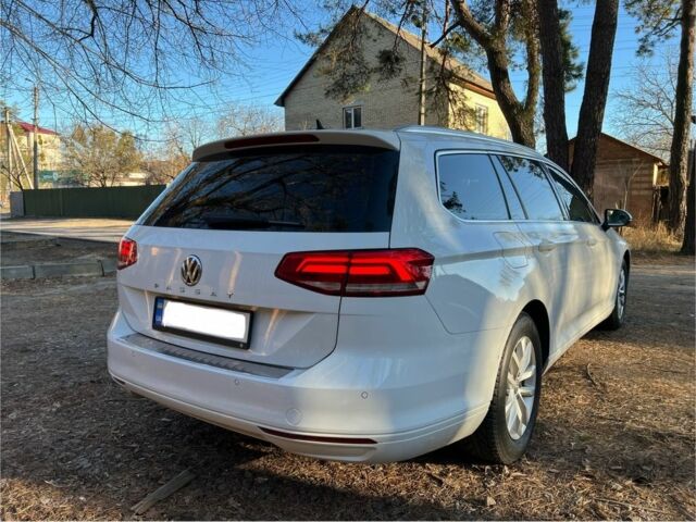 Белый Фольксваген Пассат Вариант, объемом двигателя 1.6 л и пробегом 235 тыс. км за 14999 $, фото 2 на Automoto.ua