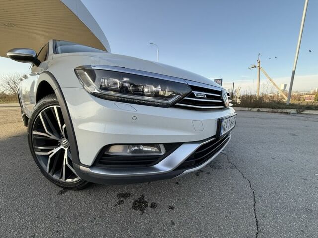 Білий Фольксваген Пассат Варіант, об'ємом двигуна 2 л та пробігом 195 тис. км за 16750 $, фото 23 на Automoto.ua