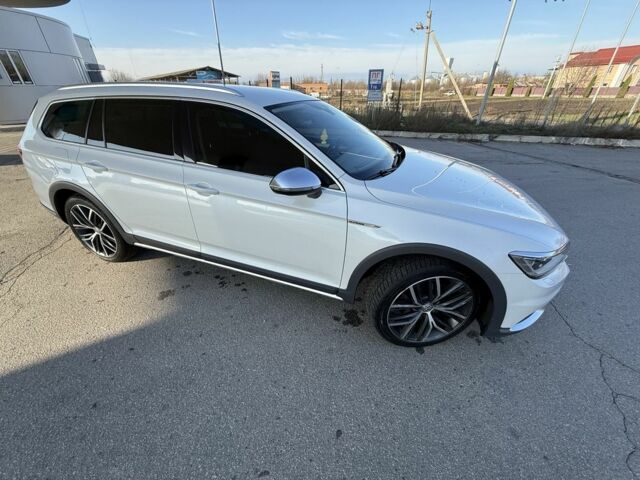 Білий Фольксваген Пассат Варіант, об'ємом двигуна 2 л та пробігом 195 тис. км за 16750 $, фото 20 на Automoto.ua