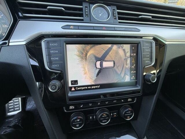 Білий Фольксваген Пассат Варіант, об'ємом двигуна 2 л та пробігом 195 тис. км за 16750 $, фото 7 на Automoto.ua