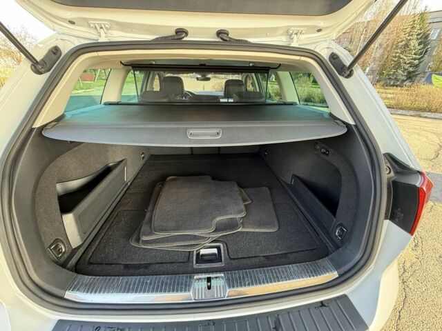 Білий Фольксваген Пассат Варіант, об'ємом двигуна 2 л та пробігом 195 тис. км за 16750 $, фото 8 на Automoto.ua