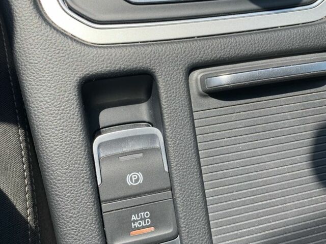 Білий Фольксваген Пассат Варіант, об'ємом двигуна 1.6 л та пробігом 214 тис. км за 14350 $, фото 12 на Automoto.ua