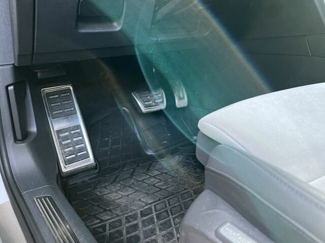 Белый Фольксваген Пассат Вариант, объемом двигателя 1.6 л и пробегом 235 тыс. км за 14999 $, фото 6 на Automoto.ua