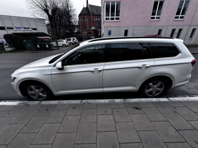 Білий Фольксваген Пассат Варіант, об'ємом двигуна 2 л та пробігом 236 тис. км за 12500 $, фото 3 на Automoto.ua