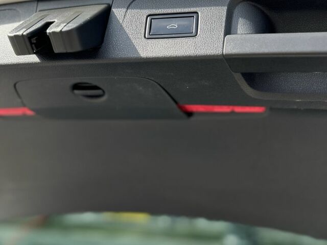 Білий Фольксваген Пассат Варіант, об'ємом двигуна 1.6 л та пробігом 214 тис. км за 14350 $, фото 5 на Automoto.ua