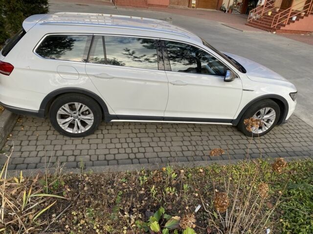 Білий Фольксваген Пассат Варіант, об'ємом двигуна 2 л та пробігом 250 тис. км за 16950 $, фото 2 на Automoto.ua