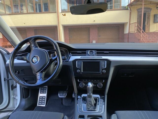 Білий Фольксваген Пассат Варіант, об'ємом двигуна 2 л та пробігом 250 тис. км за 16950 $, фото 4 на Automoto.ua