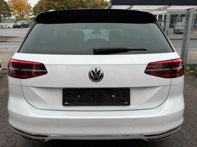 Белый Фольксваген Пассат Вариант, объемом двигателя 2 л и пробегом 79 тыс. км за 12000 $, фото 5 на Automoto.ua