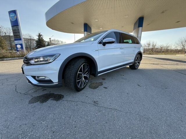 Білий Фольксваген Пассат Варіант, об'ємом двигуна 2 л та пробігом 195 тис. км за 16750 $, фото 2 на Automoto.ua