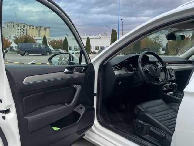 Білий Фольксваген Пассат Варіант, об'ємом двигуна 2 л та пробігом 250 тис. км за 14800 $, фото 8 на Automoto.ua