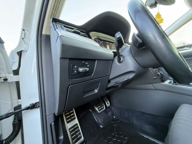 Білий Фольксваген Пассат Варіант, об'ємом двигуна 2 л та пробігом 195 тис. км за 16750 $, фото 19 на Automoto.ua