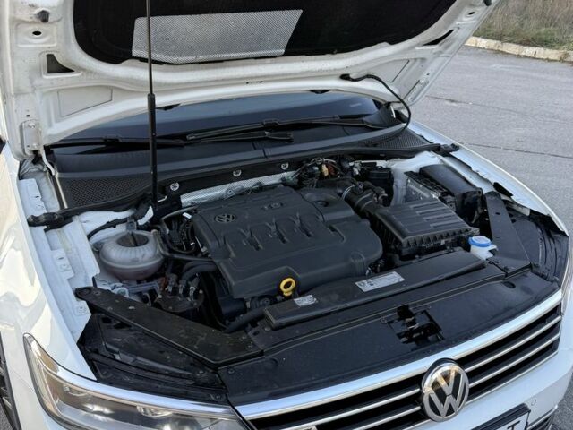 Білий Фольксваген Пассат Варіант, об'ємом двигуна 2 л та пробігом 195 тис. км за 16750 $, фото 4 на Automoto.ua