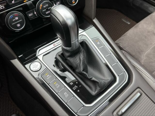 Белый Фольксваген Пассат Вариант, объемом двигателя 2 л и пробегом 263 тыс. км за 17800 $, фото 6 на Automoto.ua