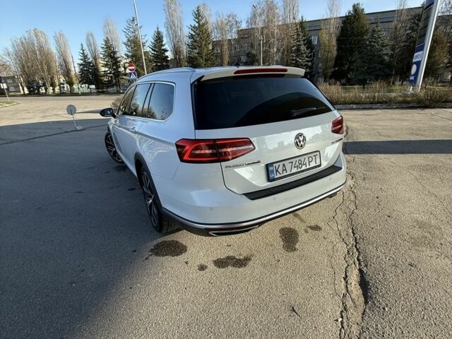 Білий Фольксваген Пассат Варіант, об'ємом двигуна 2 л та пробігом 195 тис. км за 16750 $, фото 3 на Automoto.ua