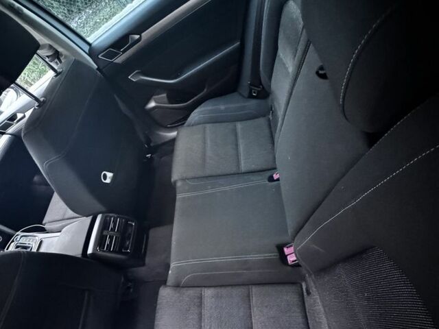 Білий Фольксваген Пассат Варіант, об'ємом двигуна 2 л та пробігом 236 тис. км за 12500 $, фото 11 на Automoto.ua