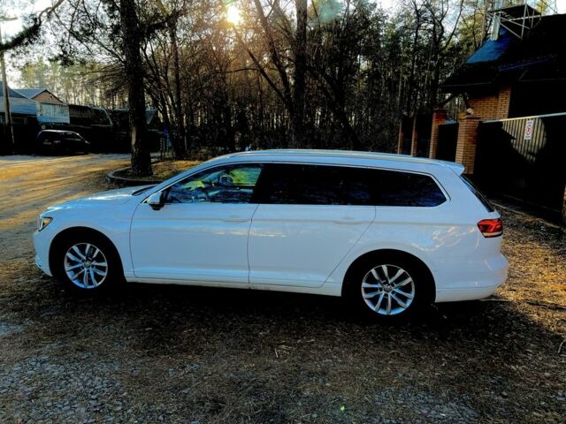 Белый Фольксваген Пассат Вариант, объемом двигателя 1.6 л и пробегом 235 тыс. км за 14999 $, фото 1 на Automoto.ua