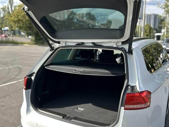 Білий Фольксваген Пассат Варіант, об'ємом двигуна 1.6 л та пробігом 214 тис. км за 14350 $, фото 4 на Automoto.ua