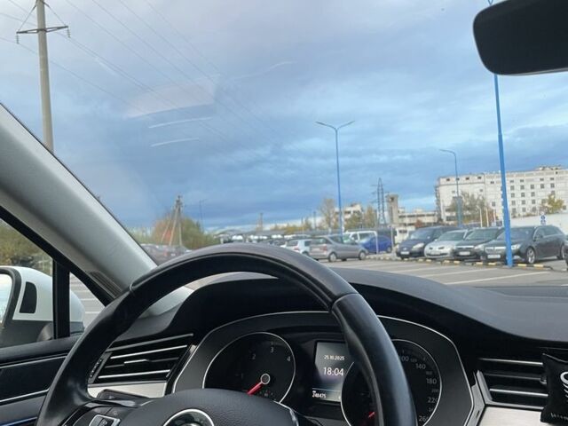 Білий Фольксваген Пассат Варіант, об'ємом двигуна 2 л та пробігом 250 тис. км за 14800 $, фото 18 на Automoto.ua