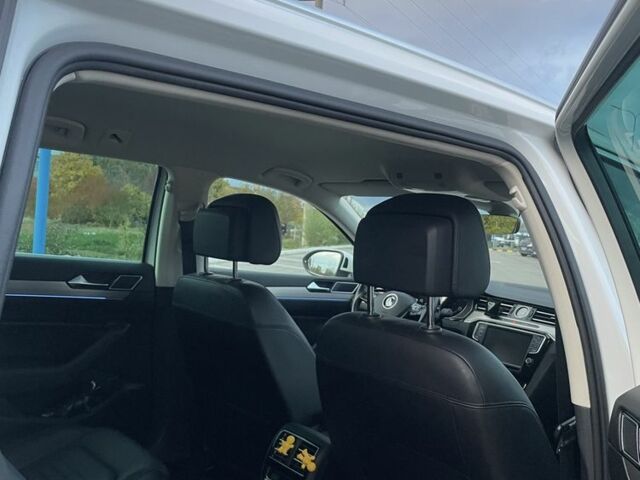 Білий Фольксваген Пассат Варіант, об'ємом двигуна 2 л та пробігом 250 тис. км за 14800 $, фото 19 на Automoto.ua