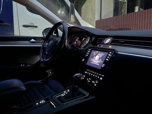 Білий Фольксваген Пассат Варіант, об'ємом двигуна 2 л та пробігом 250 тис. км за 14800 $, фото 22 на Automoto.ua