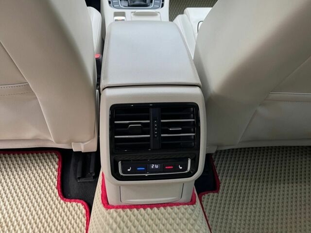 Белый Фольксваген Пассат Вариант, объемом двигателя 2 л и пробегом 254 тыс. км за 17600 $, фото 5 на Automoto.ua