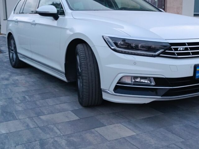 Фольксваген Пассат Вариант 2017 в Золочев на Automoto.ua Белый Фольксваген Пассат Вариант, объемом двигателя 2 л и пробегом 195 тыс. км за 18200 $, фото 4 на Automoto.ua
