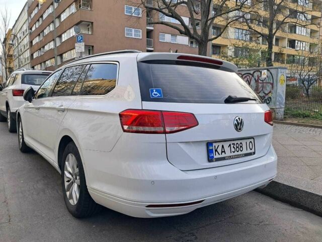 Білий Фольксваген Пассат Варіант, об'ємом двигуна 1.6 л та пробігом 237 тис. км за 14800 $, фото 6 на Automoto.ua