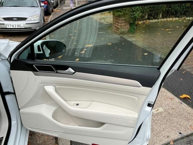 Белый Фольксваген Пассат Вариант, объемом двигателя 2 л и пробегом 254 тыс. км за 17600 $, фото 16 на Automoto.ua