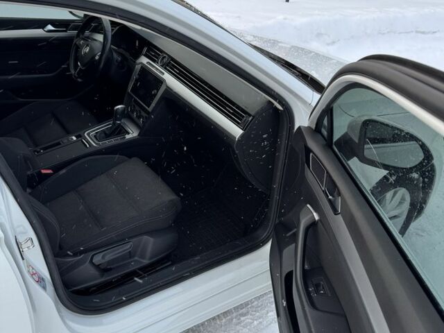 Белый Фольксваген Пассат Вариант, объемом двигателя 2 л и пробегом 340 тыс. км за 13900 $, фото 3 на Automoto.ua