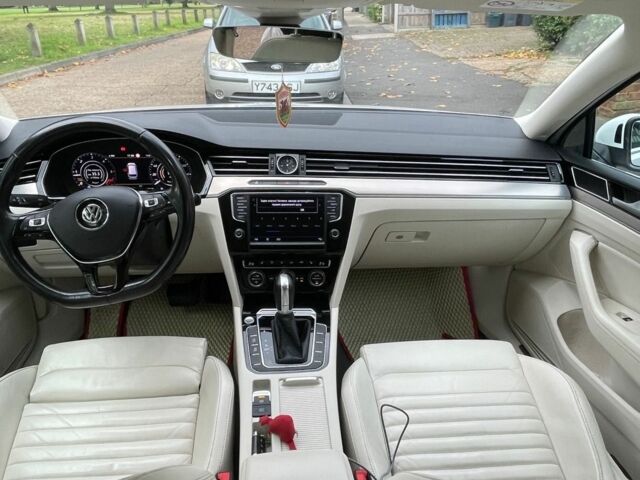 Белый Фольксваген Пассат Вариант, объемом двигателя 2 л и пробегом 254 тыс. км за 17600 $, фото 4 на Automoto.ua