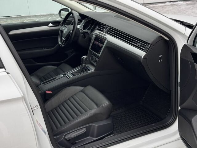 Белый Фольксваген Пассат Вариант, объемом двигателя 2 л и пробегом 221 тыс. км за 17300 $, фото 23 на Automoto.ua