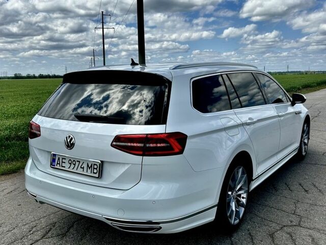 Белый Фольксваген Пассат Вариант, объемом двигателя 2 л и пробегом 288 тыс. км за 17999 $, фото 3 на Automoto.ua