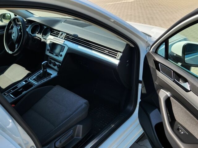 Білий Фольксваген Пассат Варіант, об'ємом двигуна 2 л та пробігом 270 тис. км за 15900 $, фото 7 на Automoto.ua