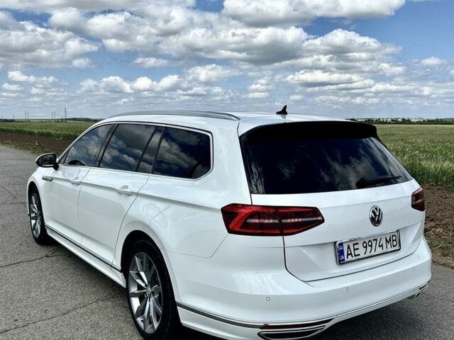 Белый Фольксваген Пассат Вариант, объемом двигателя 2 л и пробегом 288 тыс. км за 17999 $, фото 4 на Automoto.ua